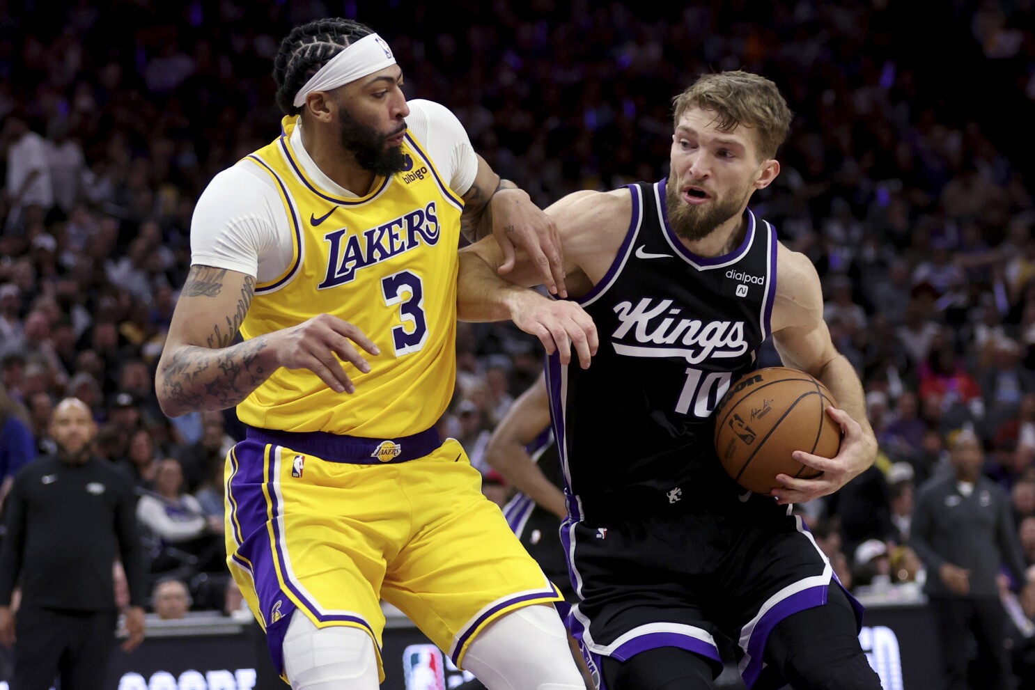 Basket deals ball lakers